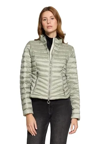 Modische Steppjacke in Grün - Größe 36 - Taillierte Steppjacke mit zweiwege Reißverschluss und praktischen Paspeltaschen. Ideal für kühle Tage, kombiniert Stil und Funktionalität.