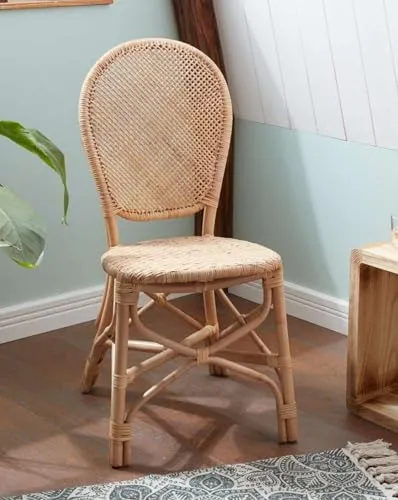 Dekoleidenschaft Rattanstuhl Natur - Handgefertigter Bistrostuhl - Esszimmerstuhl aus handgefertigtem Rattan, ideal für stilvolle Küchen und Essbereiche. Robuste Bauweise und zeitloses Design machen ihn zum Blickfang.