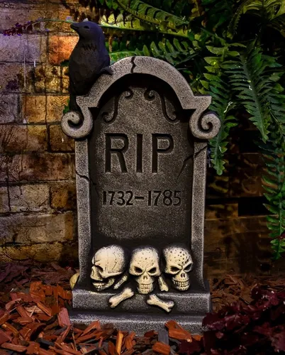 Horror-Shop Deko Grabstein mit Rabe & Totenschädel 47cm - Schauriger Deko Grabstein mit Rabe und Totenschädel für eindrucksvolle Halloween-Dekoration. Ideal als selbststehender Blickfang für Innen- und Außeneinsatz. Verleihe deinem Fest das gruselige Ambiente!