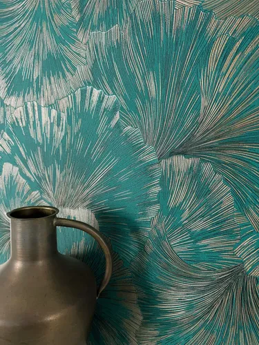 Newroom Vliestapete Neriah Petrol - Modern Dschungel Design - Tapete mit tropischem Palmenblätter-Muster, ideal für Wohnzimmer, Schlafzimmer und Küche. Wasser- und dampfbeständig, restlos trocken abziehbar und hochwaschbeständig.