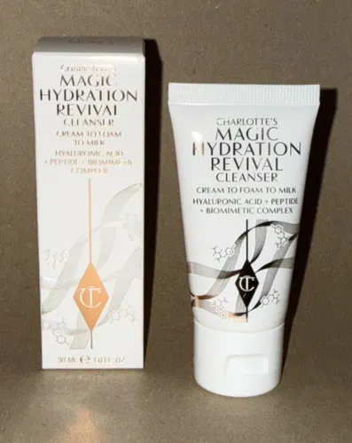 Charlotte Tilbury Charlotte's Magic Hydration Revival Cleanser 30ml - Reinigungsschaum für das Gesicht, 3-in-1 Formel zur Hydratation, Revitalisierung und zum perfekten Haut-Priming für einen frischen Glow!