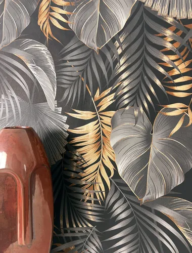 Newroom Vliestapete, Schwarz Tapete Modern Dschungel - Tropische Blumentapete für Wohnzimmer und Küche - Tapeten für jeden Raum, wasser- und dampfbeständig, ideal für Küche und Badezimmer. Die moderne Dschungel-Optik mit Palmen und Blättern bringt tropisches Flair in Ihr Zuhause.