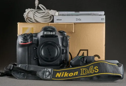 Nikon D4S 16.2MP Spiegelreflexkamera 406.000 Klicks Guter Zustand OVP