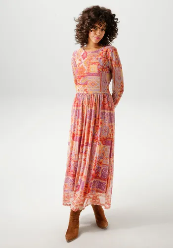 Feminines Midikleid mit Ethno-Druck von Aniston CASUAL - NEUE KOLLEKTION, Gr. 38 - Sommerkleider für stilbewusste Frauen. Dieses figurumspielende Midikleid besticht durch seinen farbharmonischen Ethno-Druck und elastische Mesh-Qualität für optimalen Tragekomfort.