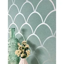 NEWROOM Tapete Grau Vliestapete Fischschuppen - Mustertapete Modern Grün Graugrün Glanz Glitzer Retro Grafisch Glanztapete Metallic inkl. Tapezier-Ratgeber