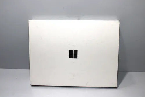 Microsoft Surface Pro (11. Edition) Copilot+ 2in1 PC - Tablet und Laptop in einem, ausgestattet mit Snapdragon X Plus Prozessor und bis zu 14 Stunden Akkulaufzeit – ideal für produktives Arbeiten unterwegs.