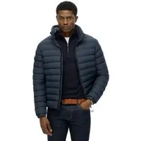 Superdry Steppjacke FUJI PRINT PADDED JACKET blau M (48) - Modische Steppjacke in Eclipse Navy, pflegeleicht und ideal für den Alltag. Hochschließender Kragen und slim fit sorgen für einen stylischen Look.
