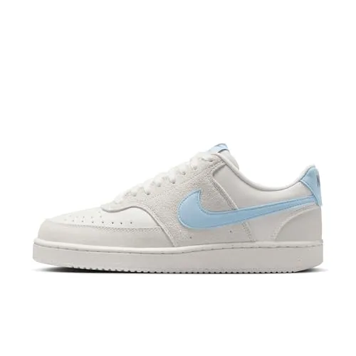 Nike Court Vision Low Damen Sneaker, Phantom/Psychic Blue-Light Bone, 44 EU - Stilvolle Damen-Sneaker mit Retro-Design und moderner Note. Genießen Sie den hohen Tragekomfort und die Langlebigkeit durch hochwertige Materialien. Ideal für Alltag und Freizeit, leicht kombinierbar mit jedem Outfit.