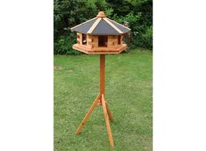 Promadino Vogelhaus "Fehmarn" mit Fußkreuzständer - Häuschen & Nester, hochwertiges Massivholz Kiefer, tauchimprägniert für Wetterbeständigkeit – ideal für Ihre Gartenbewohner.