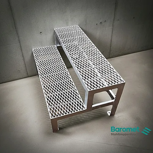 Außen Treppe Stahltreppe 2 Stufen - Verzinkt und Robust - Treppen, ideal für den Außenbereich mit einer Breite von 60 cm und einer Höhe von 40 cm. Verzinkte Oberfläche für Langlebigkeit und Witterungsbeständigkeit.