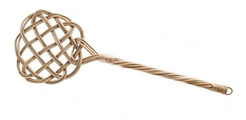 Handgearbeiteter Rattan Teppichklopfer – 76 cm - Robuster Rattan Teppichklopfer (76 cm), ideal für die schonende Pflege Ihrer Teppiche. Flexibel und stabil, vereinfacht die Reinigung und sorgt für ein sauberes Zuhause.