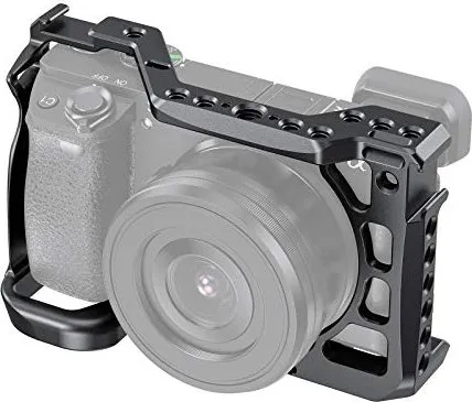 SMALLRIG 2493 Cage für Sony A6600 - Robuster Schutz - Foto- & Video-Zubehör mit vielseitigen Montagemöglichkeiten für Kreative, ideal für professionelle Filmproduktion.