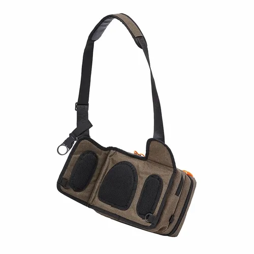 Savage Gear Specialist Sling Bag 74237: Angeltasche mit Box - Praktische Ködertasche für Angler, mit verstellbarem Tragegurt und zusätzlicher Box für optimalen Stauraum.