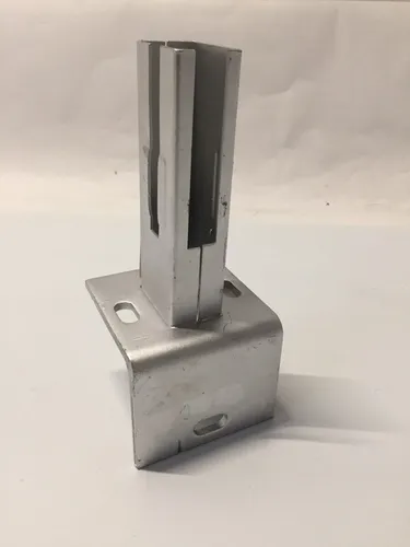 Winkel Bodenplatte, Fußplatte für Zaunpfosten 60x40mm, verzinkt Doppelstabmatte