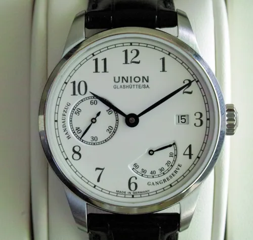 UNION GLASHÜTTE 1893 Johannes Dürrstein Edit. Power Res Ref. D007.456.16.017.00 - Hochwertige Herren-Armbanduhr mit 12-Stunden-Zifferblatt, Datumsanzeige und 100 m Wasserdichtigkeit. Ideal für sportliche und elegante Anlässe.