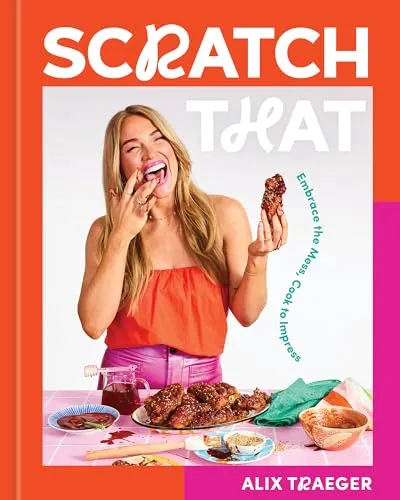 Scratch That: Embrace the Mess, Cook to Impress - Ein Kochbuch von Alix Traeger - Kochbuch im Hardcover mit 272 Seiten, ideal für kreative Köche, die Spaß am Experimentieren in der Küche haben.
