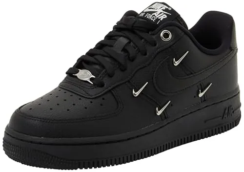 NIKE Damen Air Force 1 ’07 LX Sneaker, Black Black Black Metallic Silver, 40.5 EU