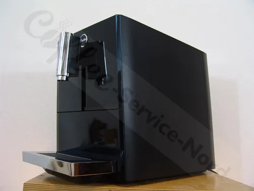 Jura 15133 A1 Kaffeevollautomat Piano Schwarz - Kaffeevollautomat für Kaffeepuristen mit Puls-Extraktionsprozess (P.E.P.®) für Espresso in Kaffeebar-Qualität, kompakt und energieeffizient - ideal für kleine Küchen.