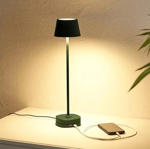 Northpoint LED Akku Tischlampe – 45cm hoch, dimmbar, olivegrün - Tischlampen für drinnen und draußen: Die stufenlos dimmbare LED Akku Tischlampe mit praktischer Ladestation bietet warmweißes Licht (3000K) und Flexibilität für jeden Einsatzort.