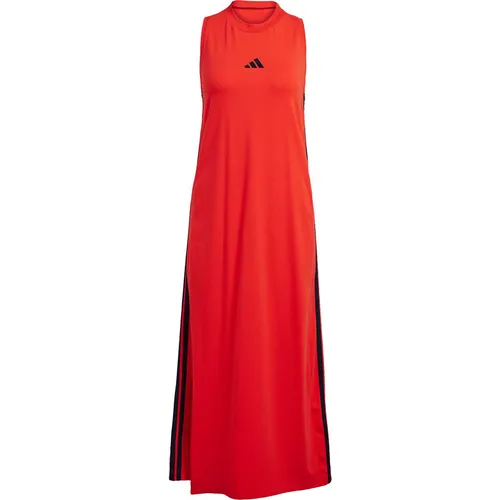 adidas Sportswear Shirtkleid W 3S SJ DRE - Sportlich und bequem - Shirtkleid für Damen aus 93% Baumwolle, ideal für sportliche Aktivitäten wie Laufen. Angenehmer Tragekomfort und lässiger Stil in Pure Ruby/Black.