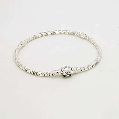 PANDORA Schlangen-Gliederarmband mit Zylinder-Verschluss - Armbänder für Damen, aus Sterling-Silber, mit modernisiertem Zylinder-Verschluss, der die Tradition von Pandora feiert und ideal für Deine persönliche Sammlung ist.