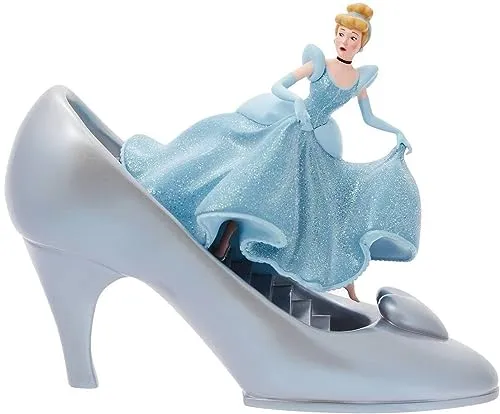 Enesco Disney Showcase 100 Years of Wonder Cinderella and her Glass Slipper Figur, 17,8 cm, Mehrfarbig