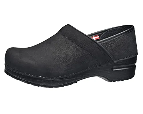 Sanita Professional geschlossener Clog aus geöltem Leder - Damen Clogs für Medizin und Gastronomie, handgemacht mit anatomisch geformtem Fußbett für optimalen Komfort und lange Haltbarkeit.