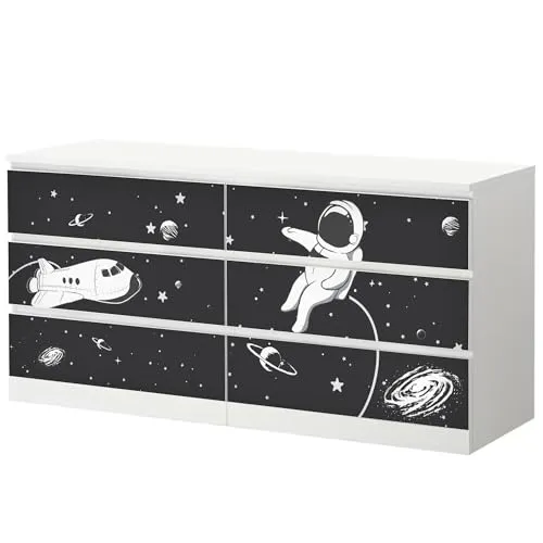 Sunnywall® Möbelfolie für IKEA Malm Kommode - Astronaut im Raumschiff Motiv - Möbelaufkleber für Malm Kommode, blasenfreie Anbringung und kreatives Design für Kinderzimmer – verwandeln Sie Ihre Möbel in stilvolle Hingucker!