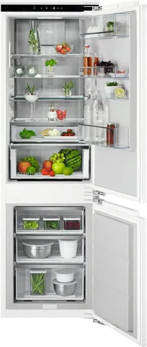 AEG TSC8M181BC Einbau-Kühl-Gefrierkombination - Kühlschränke mit No-Frost-Technologie, 245 Liter Volumen und energieeffizientem EcoLine-Design für optimale Frische und Beleuchtung.