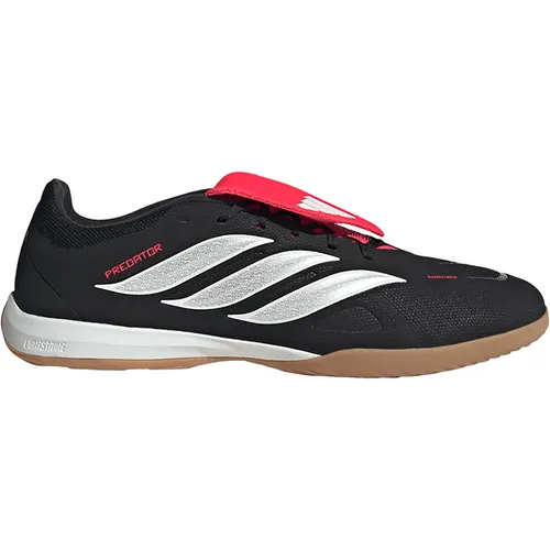 ADIDAS Herren Fussball-Hallenschuhe PREDATOR LEAGUE IN mit umklappbarer Zunge - Erlebe mit den PREDATOR LEAGUE IN Fußballschuhen ultimativen Komfort und Kontrolle. Die innovative Technologie sorgt für Stabilität und Präzision, ideal für Hallenspiele. Agil und bereit für dein nächstes Match!