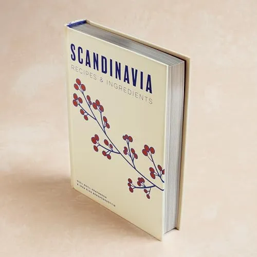 Scandinavia: Authentic Recipes and Ingredients - Kochbuch mit 272 Seiten, bietet authentische skandinavische Rezepte und Zutaten für ein einzigartiges Geschmackserlebnis.