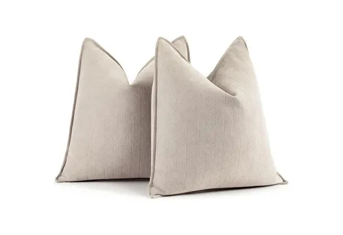 LuxusKollektion Chenille Kissenbezug Beige 45 x 45 cm – 2er Set - Entdecke den Kissenbezug Chenille in Beige (45 x 45 cm) im 2er Set für eine stilvolle Heimdekoration. Hochwertiges Material sorgt für eine elegante Note und macht jeden Raum einladend. Pflegeleicht und vielseitig einsetzbar.