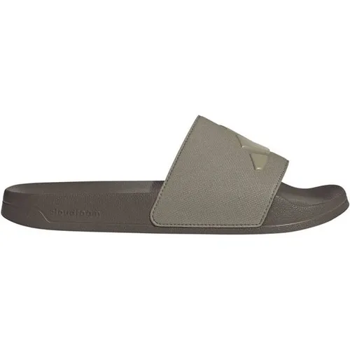ADIDAS Herren Badeslipper ADILETTE SHOWER SLIDES – Komfortabel und stylisch - Erlebe mit den ADILETTE SHOWER SLIDES ultimativen Komfort nach dem Workout oder am Pool. Leichte EVA-Sohle und superweiches Cloudfoam Fußbett bieten besten Tragekomfort und schnelle Trocknung.