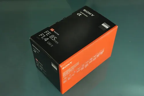 Sony FE 85mm f1,4 GM II - Hochwertiges Porträtobjektiv - Objektive mit GMaster-Bildqualität, ideal für Porträt- und Hochzeitsfotografie. Genießen Sie ein wunderschönes Bokeh und präzisen Autofokus in einem leichten Design.
