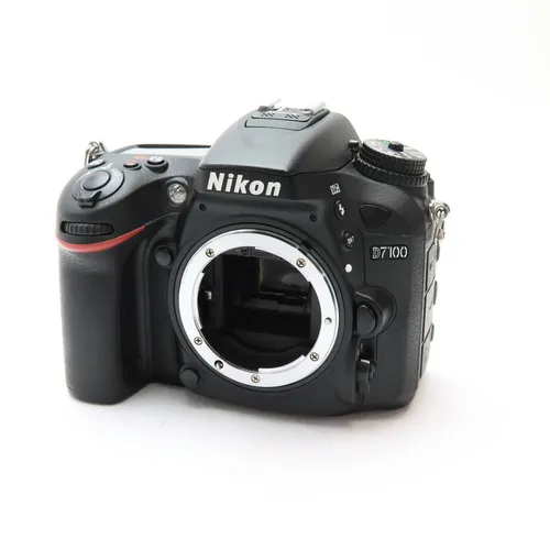 Nikon D7100 24.1MP DSLR Kamera Body - Spiegelreflexkamera mit 24,1 MP Auflösung und Autofokus, ideal für professionelle Fotografie und kreative Aufnahmen.