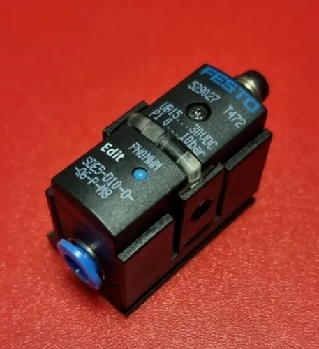Festo Drucksensor SDE5-D10-0-Q6-P-M8  !!! NEU !!!