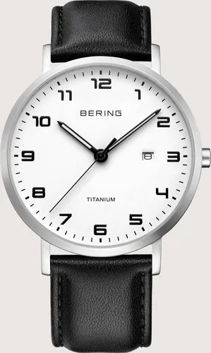 BERING Herren Uhr Quarz Movement - Titan und Saphirglas 18640-404 - Armbanduhren für Damen – Ultraleichte Titan-Uhr mit hochkratzfestem Saphirglas, ideal für stilbewusste Träger.