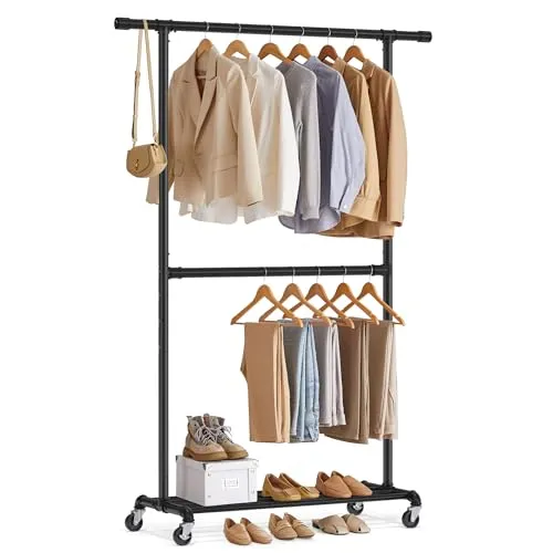 Songmics Garderobenständer HSR62BK, schwarz aus Metall - Garderobenständer mit 4 Lenkrollen für einfache Mobilität, 130 cm obere Kleiderstange bis 90 kg belastbar und höhenverstellbare untere Stange. Ideal für Ordnung im Flur oder Schlafzimmer.