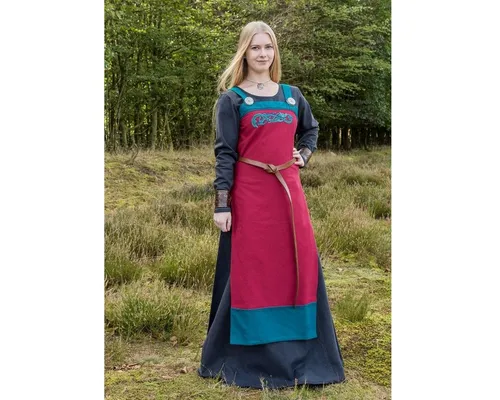 Battle-Merchant Wikinger Trägerkleid Hilja – Mittelalterliches Kleid für Damen - Wunderschönes, besticktes Baumwollkleid für Mittelaltermärkte und LARP. Lockere Passform mit edlem Design und farblich abgesetzten Details. Erhältlich in verschiedenen Größen und Farben.
