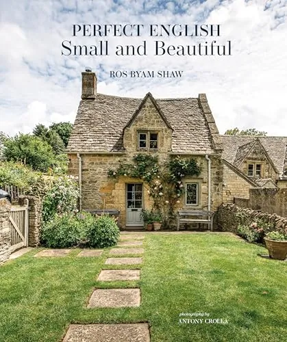 Perfect English Small and Beautiful by Ros Byam Shaw - Hardback Buch mit 192 Seiten, bietet inspirierende Einrichtungsideen für kleine Räume und hilft, den eigenen Stil zu finden.