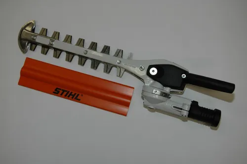 Stihl FH-KM145 Grad Anbauwerkzeug Gestrüppschneider - Heckenschneider für effizientes Schneiden von Gestrüpp, kompatibel mit Kombiwerkzeug-Systemen für vielseitige Anwendungen.