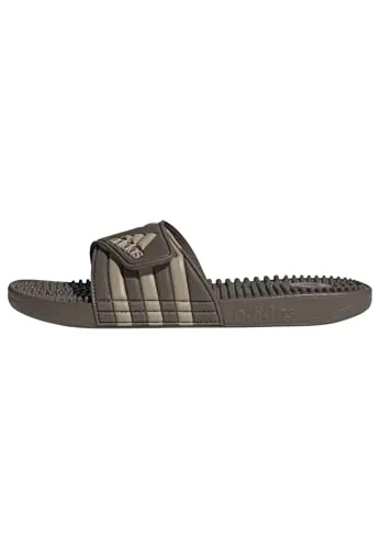 adidas Adissage Slides earth strata-trace khaki-earth strata (AETF) 14 - Die adidas Adissage Badeschlappen bieten durch den verstellbaren Klettverschluss eine individuelle Passform. Das komfortable Fußbett mit Massagenoppen sorgt für Entspannung nach dem Sport. Ideal für Freizeit und Wassersport.