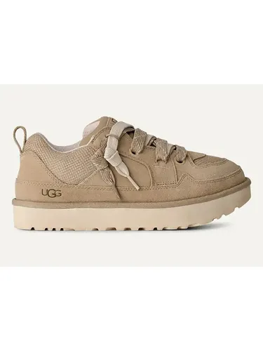 UGG Lo Sneaker in Beige Wildleder - Stylischer Lo Sneaker aus hochwertigem Wildleder mit recyceltem Obermaterial. Bequemes EVA-Fußbett sorgt für einen angenehmen Tragekomfort im Alltag.