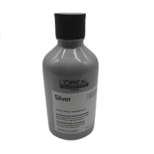 L’Oréal Professionnel Serie Expert Silver Silbershampoo 300 ml - Hochwertiges Silbershampoo für graues Haar, 300 ml. Es neutralisiert Gelbstiche und sorgt für frisches, glänzendes Haar. Ideal zur Vorbereitung auf die anschließende Pflege.