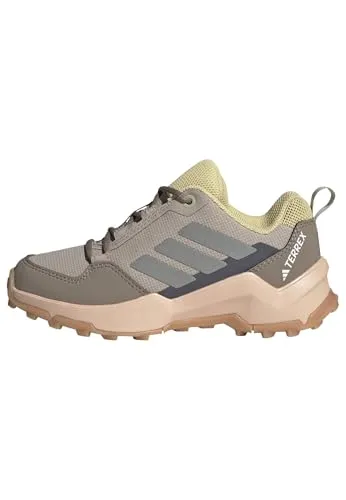 adidas Terrex AX4R - Kinder-Multisportschuhe Größe 31 in Beige - Robuste Multisportschuhe für Kinder, ideal zum Wandern. Farbe: Beige, Größe: 31. Hohe Strapazierfähigkeit und Komfort für Outdoor-Abenteuer. Jetzt im Bergfreunde.de Online-Shop entdecken!