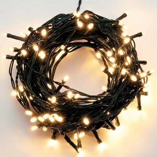 Hellum LED Lichterkette außen 400 LED, warmweiß mit Timer-Funktion - Weihnachtsbeleuchtung mit 400 warmweißen LEDs für stimmungsvolle Atmosphäre. Die praktische Timer-Funktion spart Energie, ideal für Gärten und Terrassen.