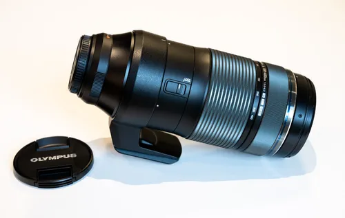 Olympus M.Zuiko Digital ED 100-400mm F5.0-6,3 IS Tele-Zoomobjektiv - Teleobjektiv mit 100-400 mm Brennweite, ideal für Wildlife- und Sportfotografie, robustes Aluminium-Gehäuse und 2 Jahre Herstellergarantie.