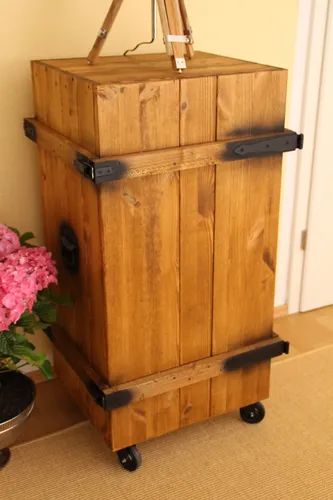 Vintage Barschrank Uncle Joe's 75834 - Schrank im Shabby Chic Stil aus massivem Holz, bietet 3 Regalfächer und 3 Schubladen für optimalen Stauraum. Ideal für Wohnzimmer, Schlafzimmer oder Küche.