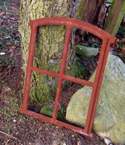 Antikas Eisenfenster im antiken Stil | 47,5 cm x 63 cm - Authentisches, unbehandeltes Gusseisenfenster für Renovierungen und Gartenmauern, ideal für historische Projekte.