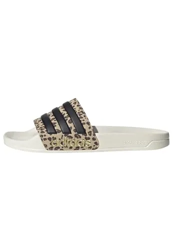 adidas Unisex Adilette Shower Slides - Bequeme Duschsandalen in Off White/Black - Dusch- & Badeschuhe für Herren mit regulärer Passform, Cloudfoam Fußbett für ultimativen Komfort und rutschfester Synthetik-Außensohle.